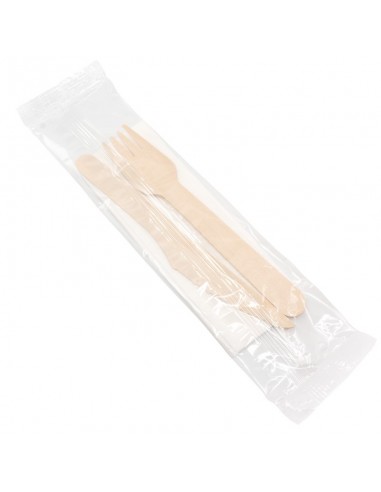 Kit de couverts 3-en1 en bois composé d'une fourchette, un couteau et une serviette.